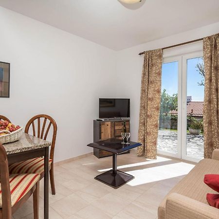 1 Bedroom Cozy Apartment In Icici Exterior photo