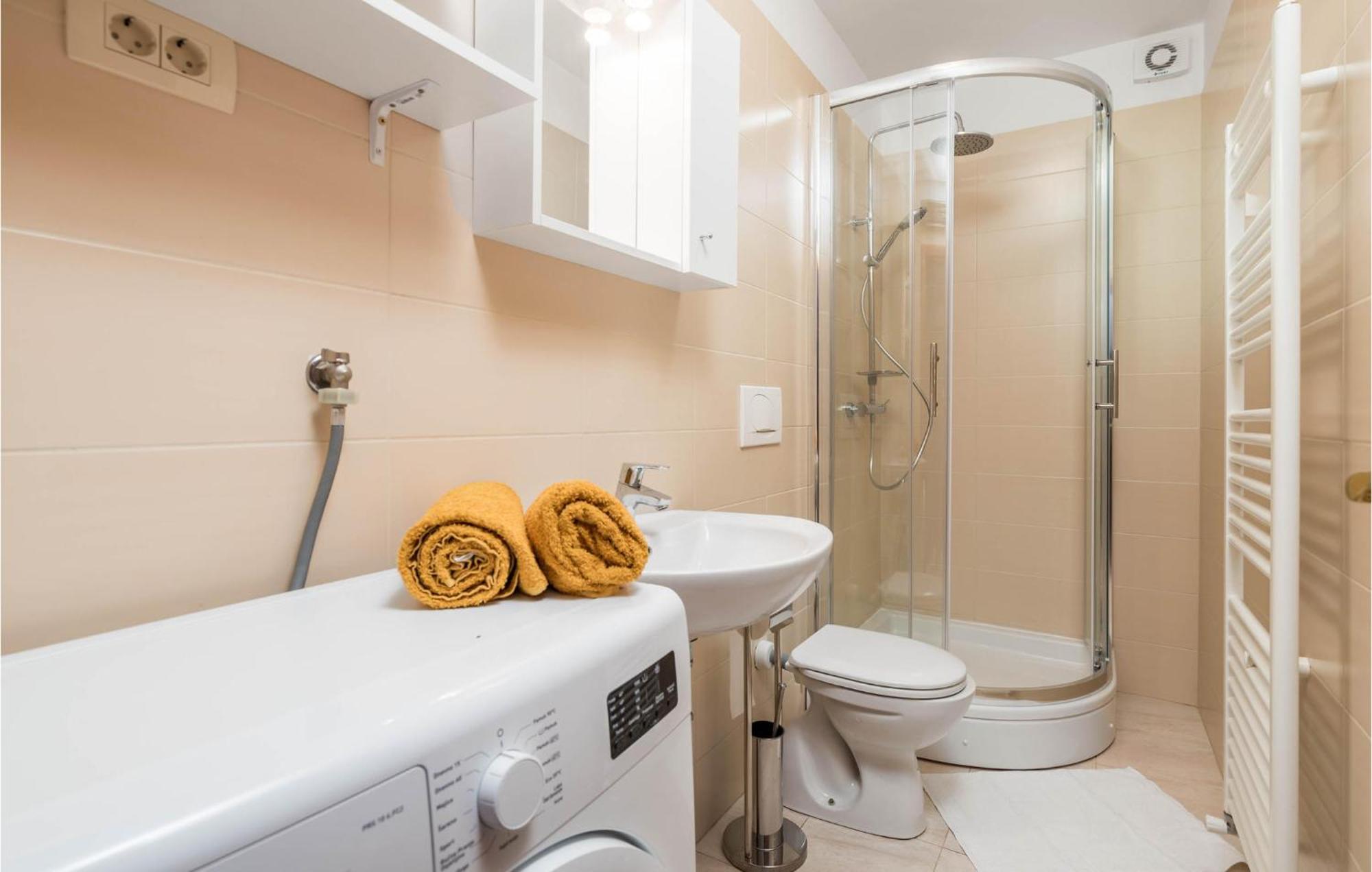 1 Bedroom Cozy Apartment In Icici Exterior photo