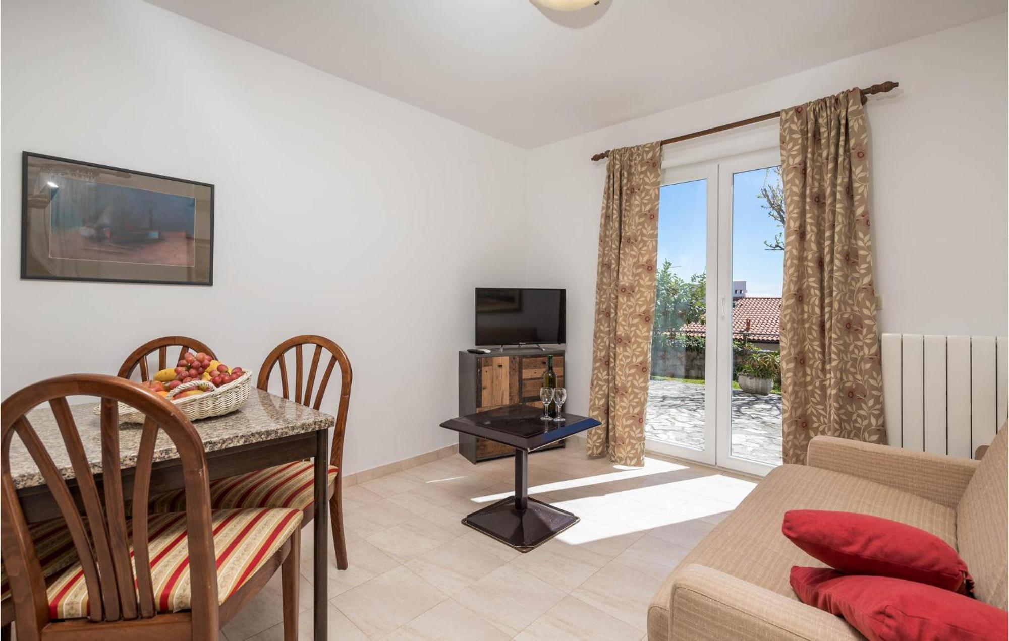 1 Bedroom Cozy Apartment In Icici Exterior photo