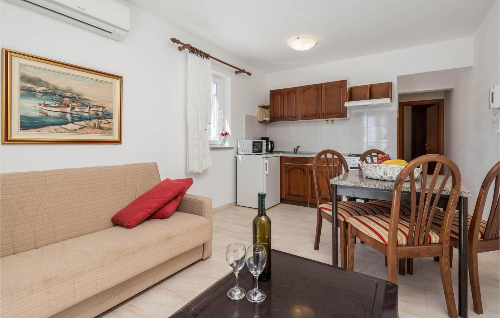 1 Bedroom Cozy Apartment In Icici Exterior photo